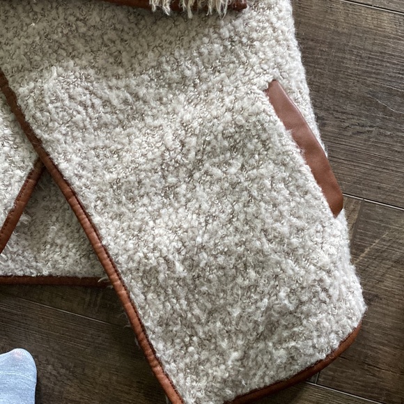 Cream fur vest ✨ - Picture 4 of 5